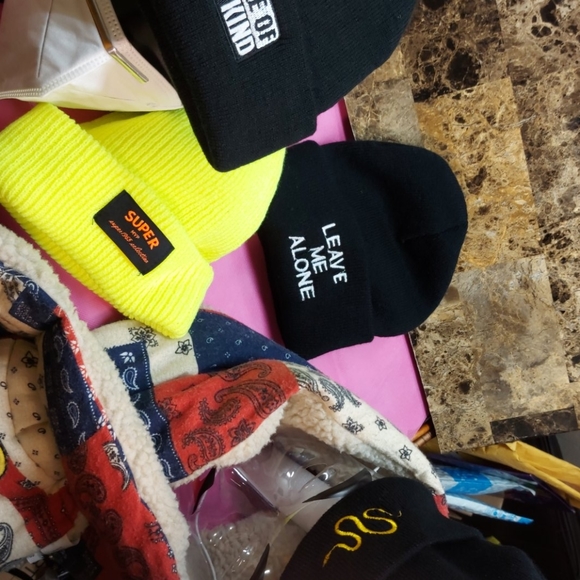 Hats outerwear - Picture 2 of 15